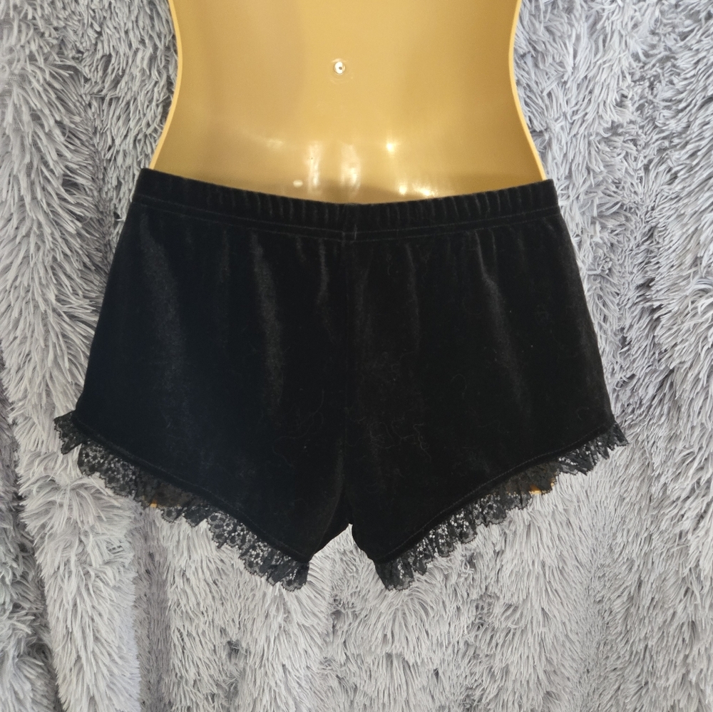 SHEIN Velvet Mid Rise Shorts - Picture 3 of 7